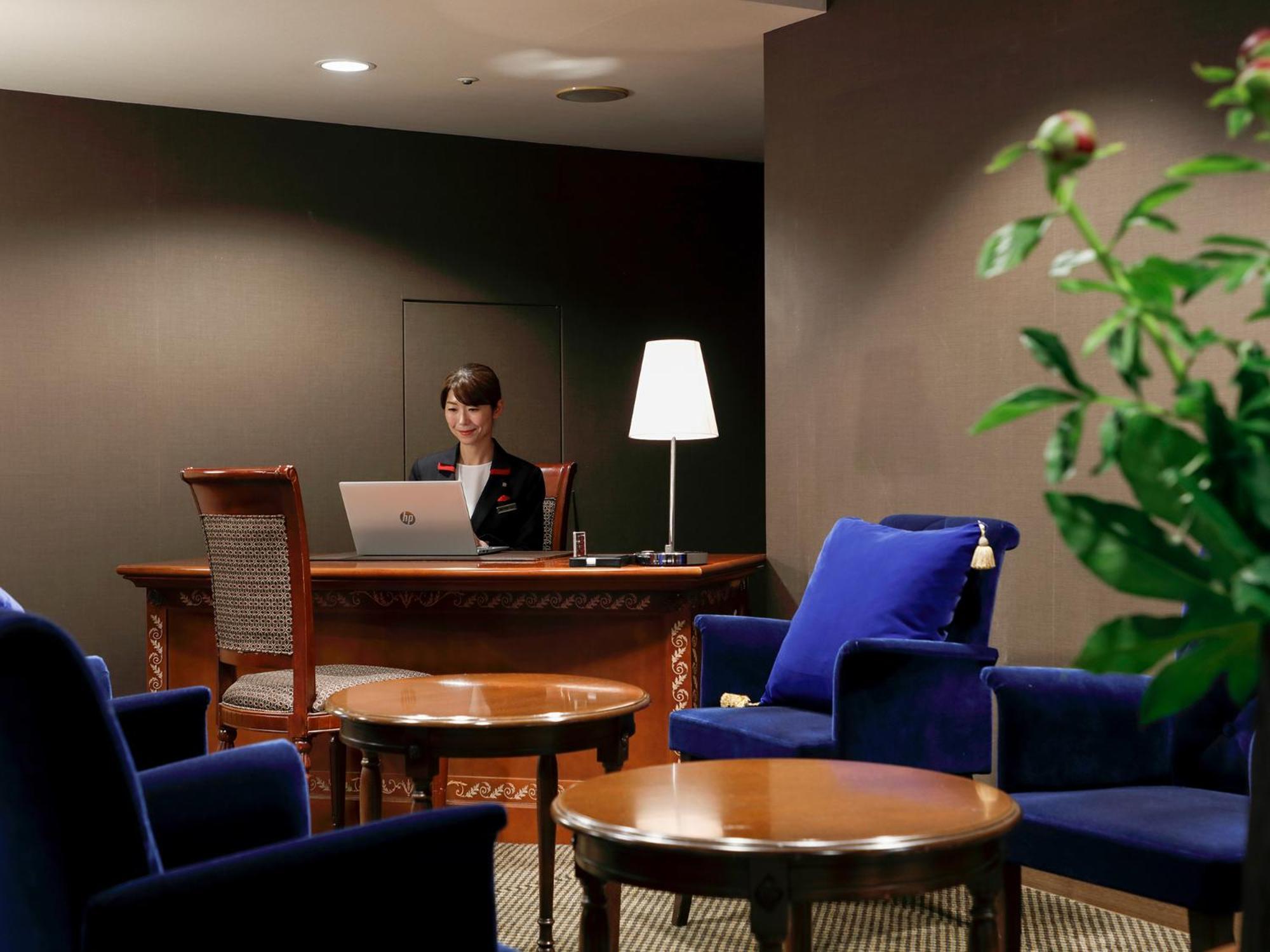 Premier Hotel -Tsubaki- Sapporo Eksteriør bilde Concierge at the Mandarin Oriental, Tokyo